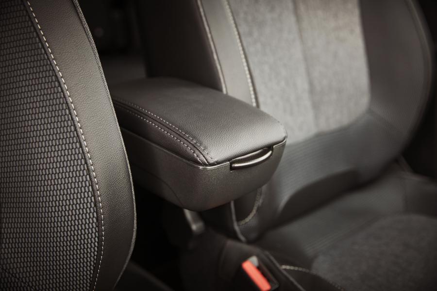 Детали интерьера Renault Captur 2017 года  (WW) (фото 146 из 149)